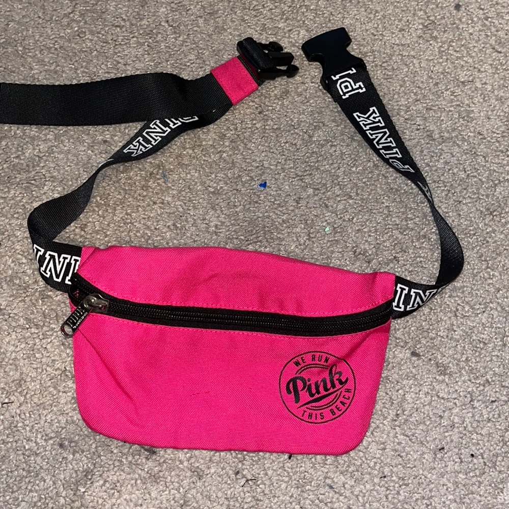 Pink Fanny pack. Smaller waists. Too small for me.